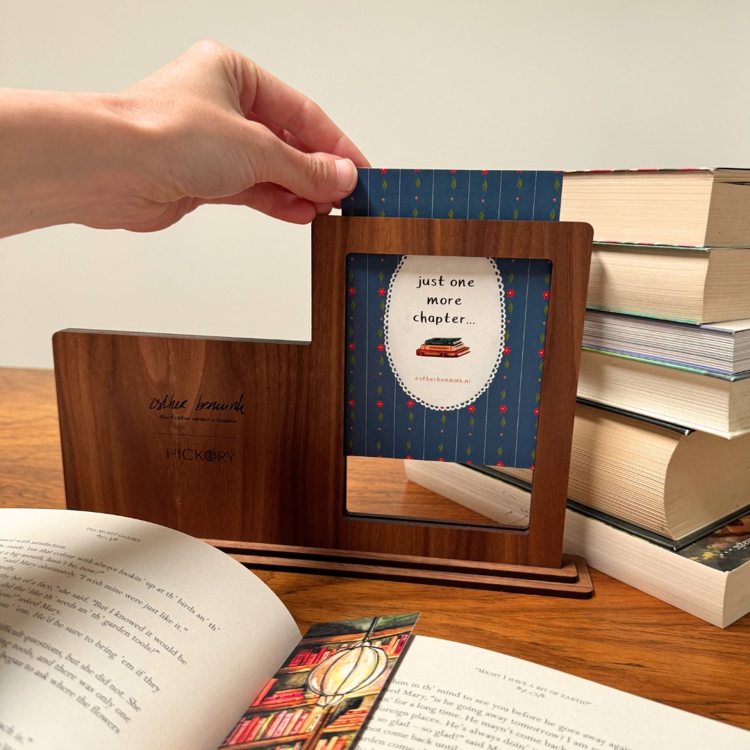 Cosy book tracker - walnut