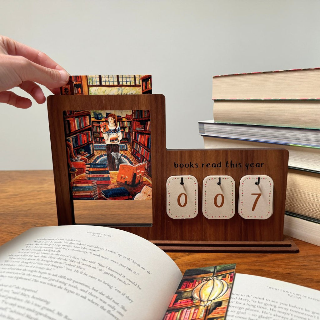 Cosy book tracker - walnut