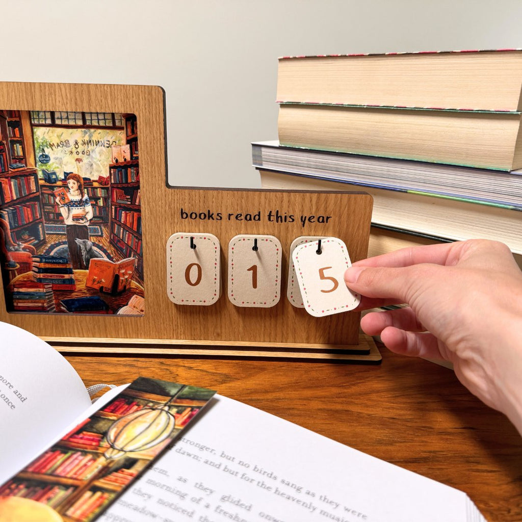 Cozy book tracker - oak