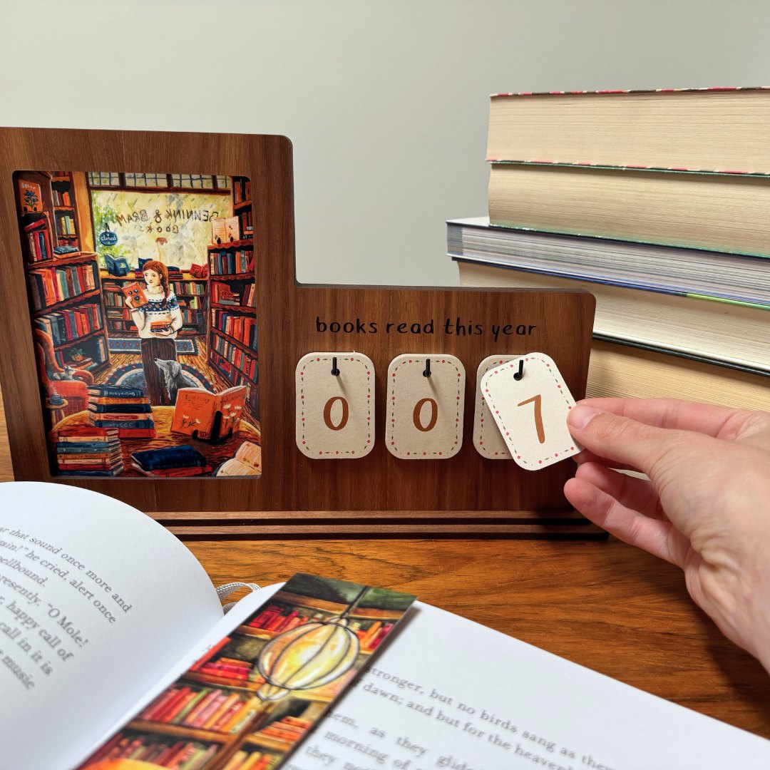 Cosy book tracker - walnut