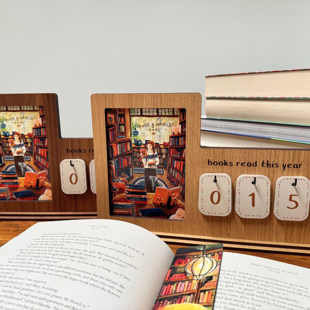 Cozy book tracker - oak