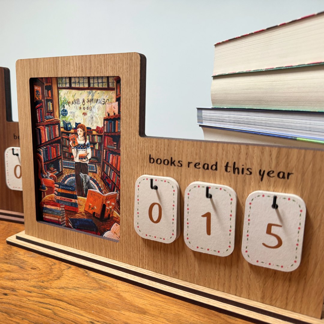 Cozy book tracker - oak